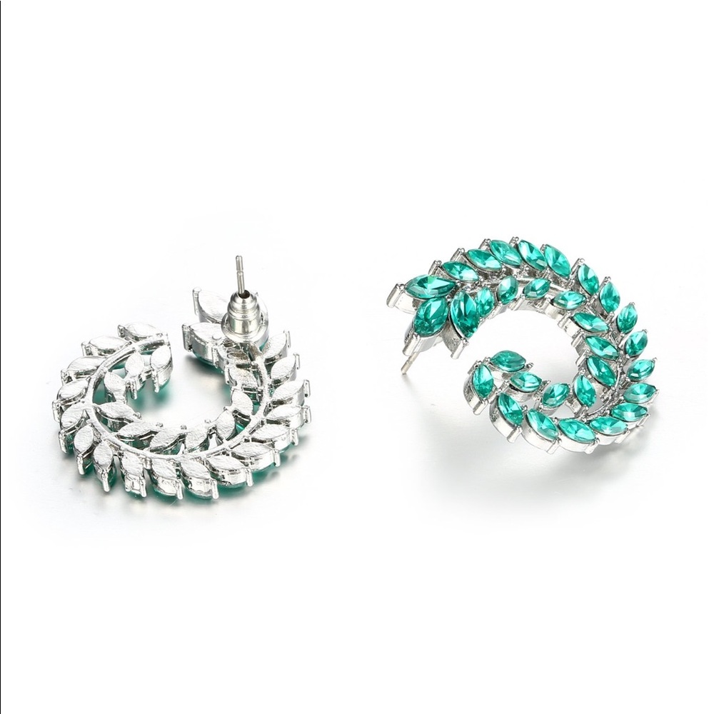  Regal Wreath Earrings - Picture 2 of 5